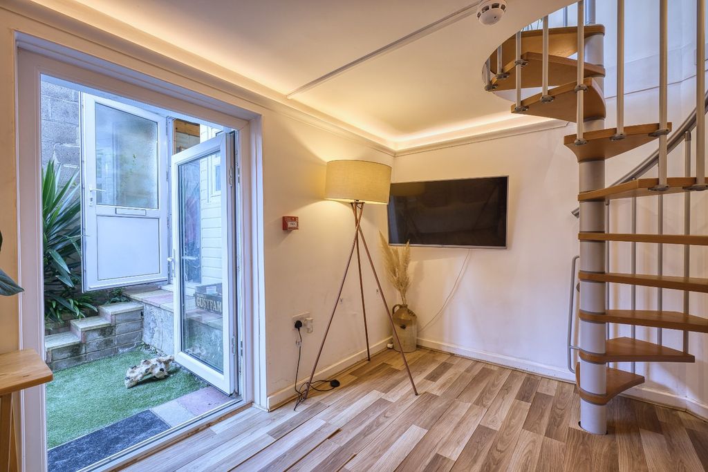 Property photo 3 of 13 Picture 3