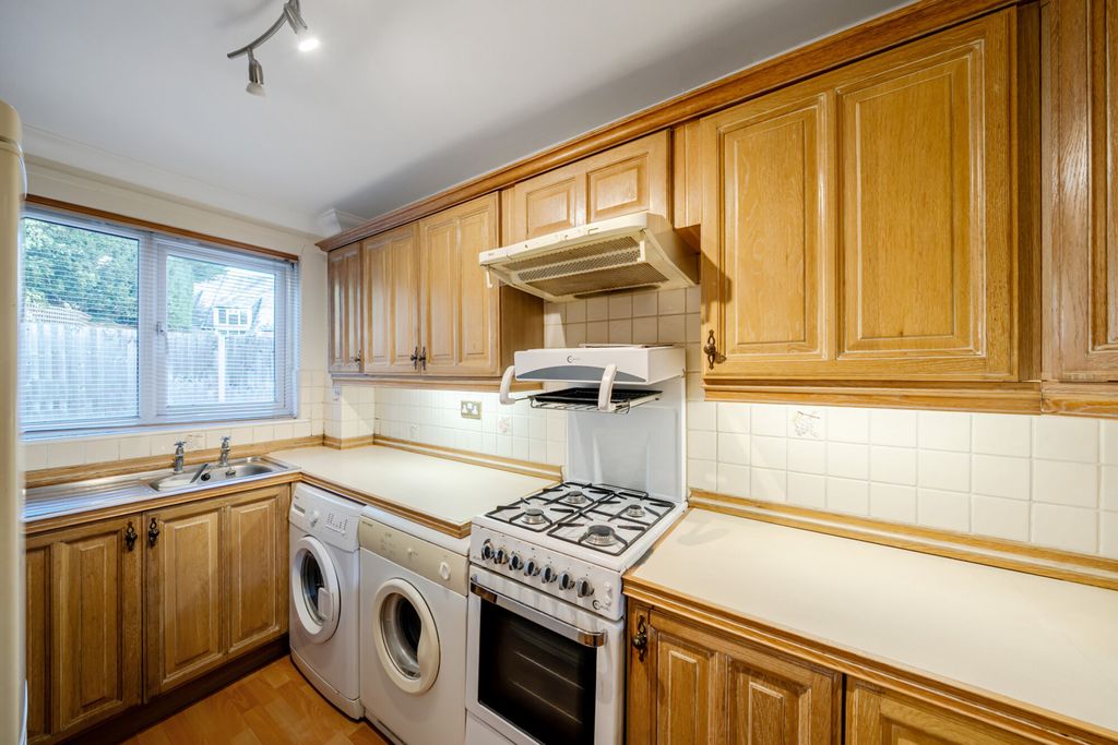 Property photo 3 of 20 1386931-13-692Eda...