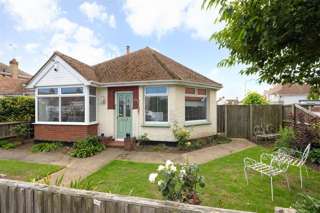 Property photo 1 of 18 The Broadway, Herne Bay