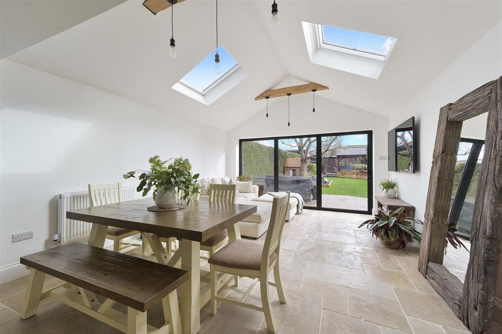 Property photo 2 of 28 Oatfield Road 23  (1).Jpg