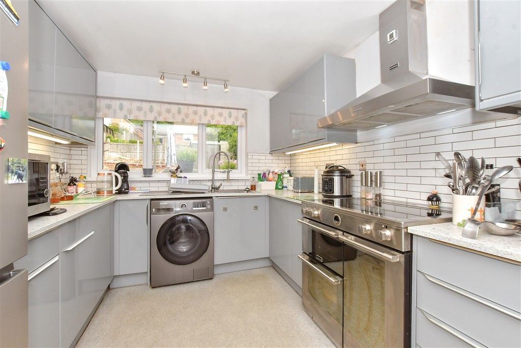 Property photo 3 of 15 Kitchen