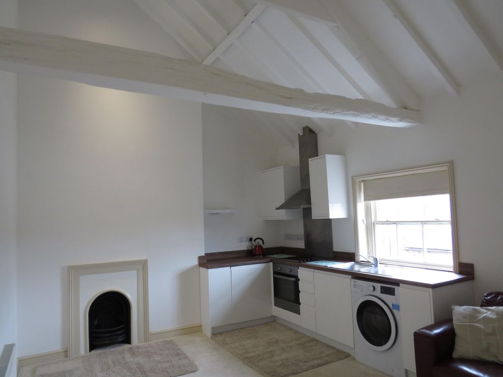 Property photo 3 of 12 Kitchen