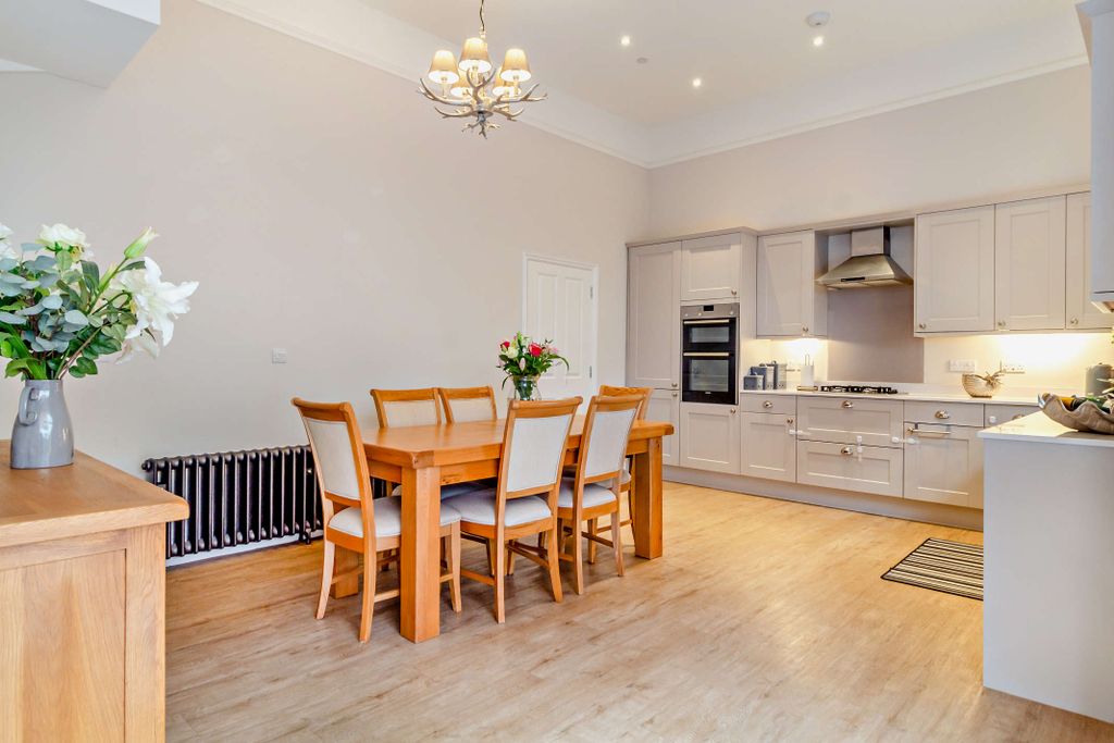 Property photo 2 of 17 8548537-Interior03-800