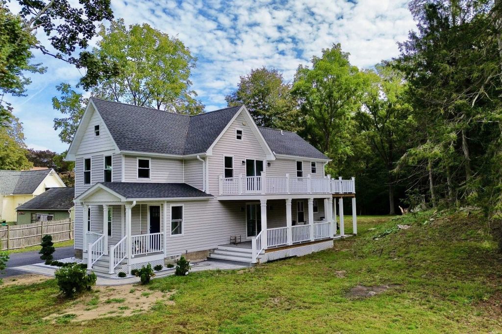 Property photo 1 of 17