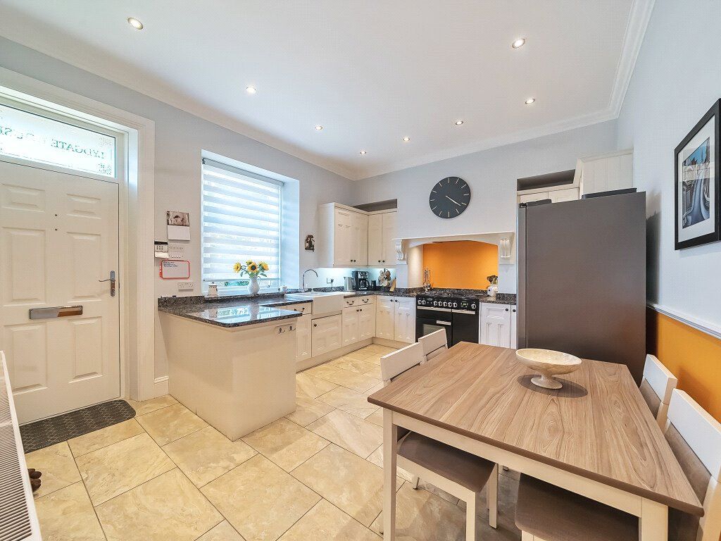 Property photo 2 of 28 Picture No. 11