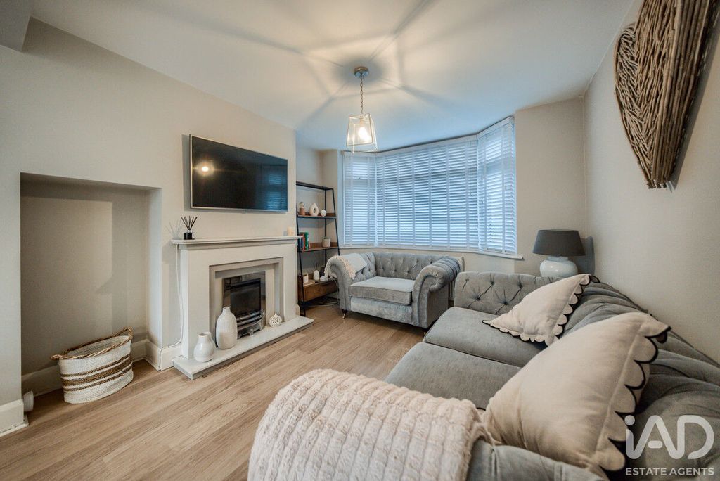 Property photo 2 of 22