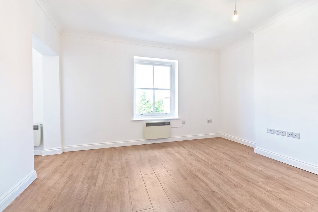 Property photo 2 of 6 Living Room