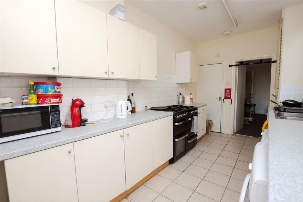 Property photo 3 of 14 Approach