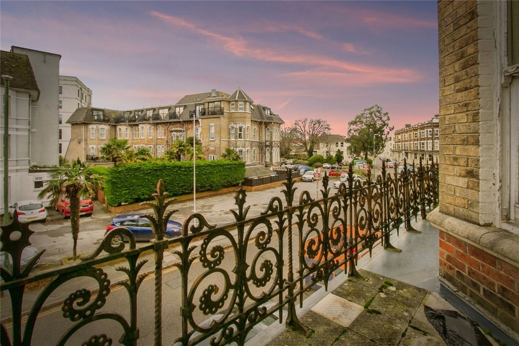 Property photo 3 of 16 Picture No. 21