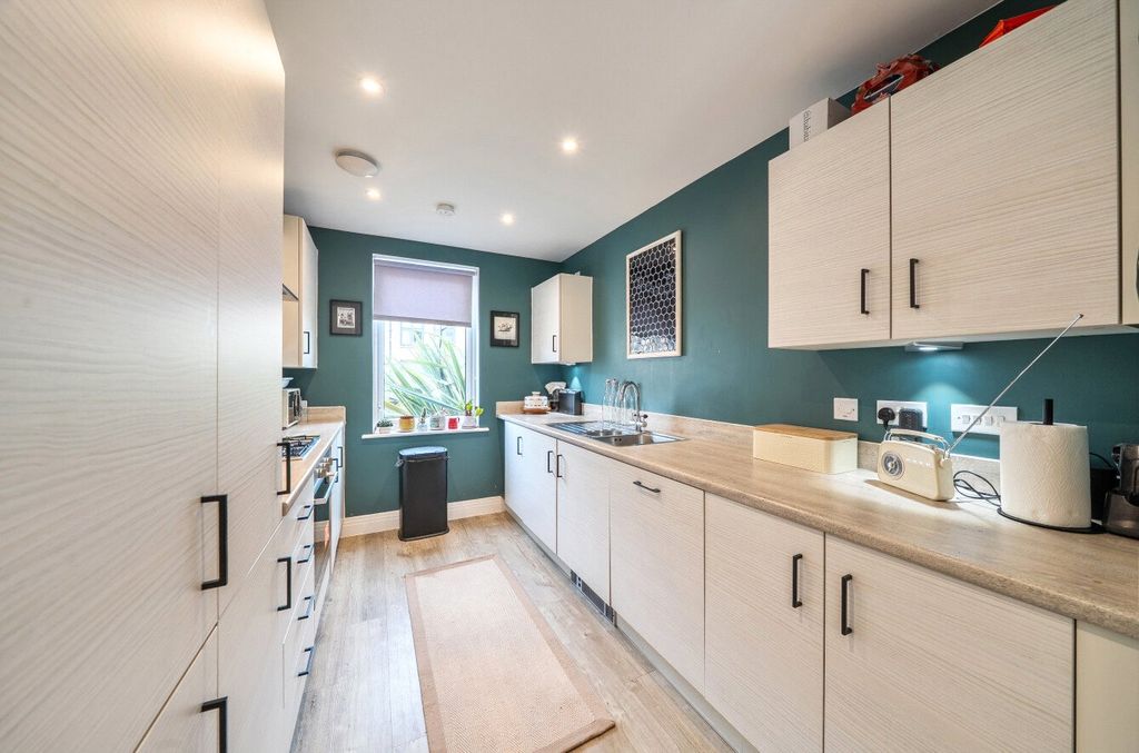 Property photo 3 of 17 Kitchen