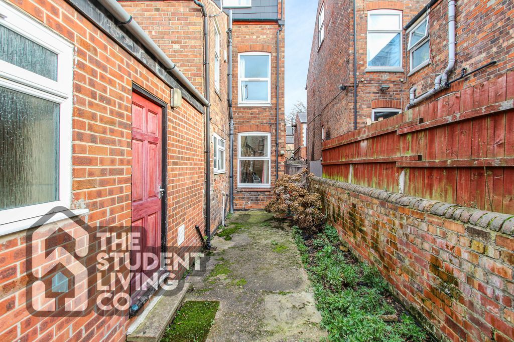Property photo 3 of 24