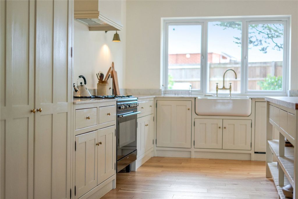 Property photo 2 of 37 Picture No. 34