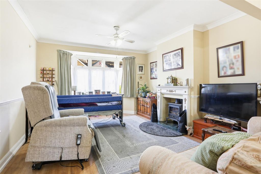 Property photo 2 of 20 1577563810 - 15 Barrow Avenue Sm5 - 5.Jpg