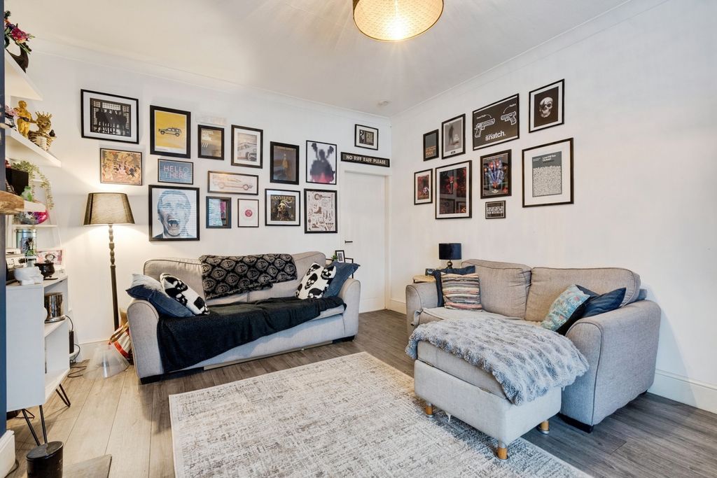 Property photo 3 of 20 Pbox-Img.Jpg