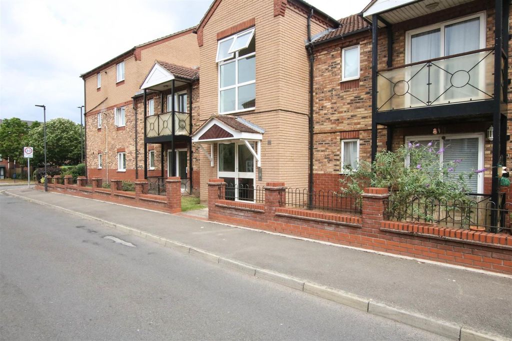Property photo 1 of 14 Outside