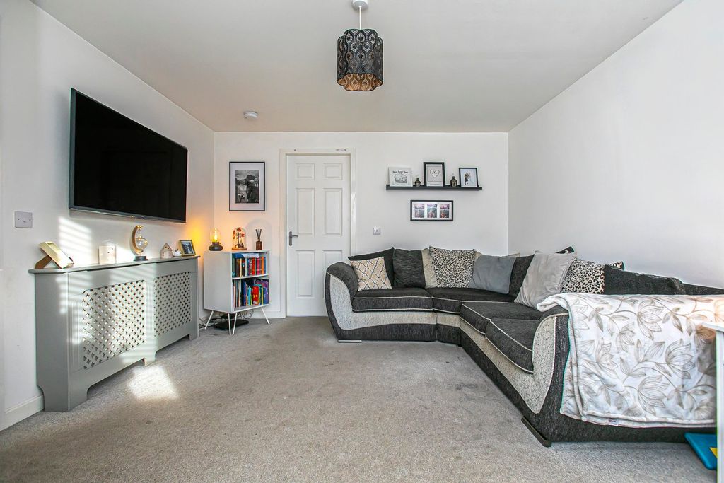 Property photo 3 of 35