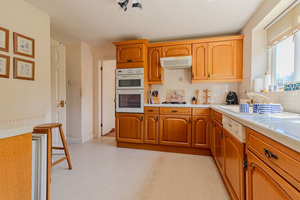 Property photo 3 of 14