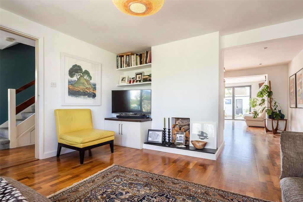 Property photo 2 of 16 Sitting Room