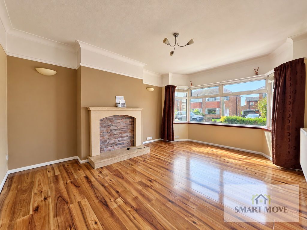 Property photo 2 of 17 Lounge