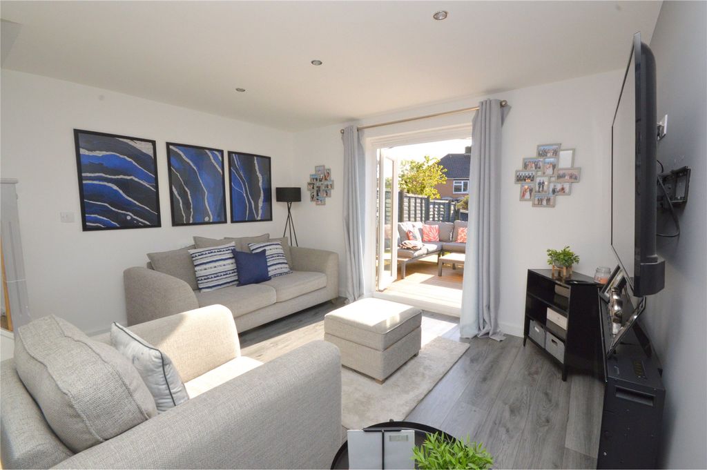 Property photo 2 of 20 Living Room