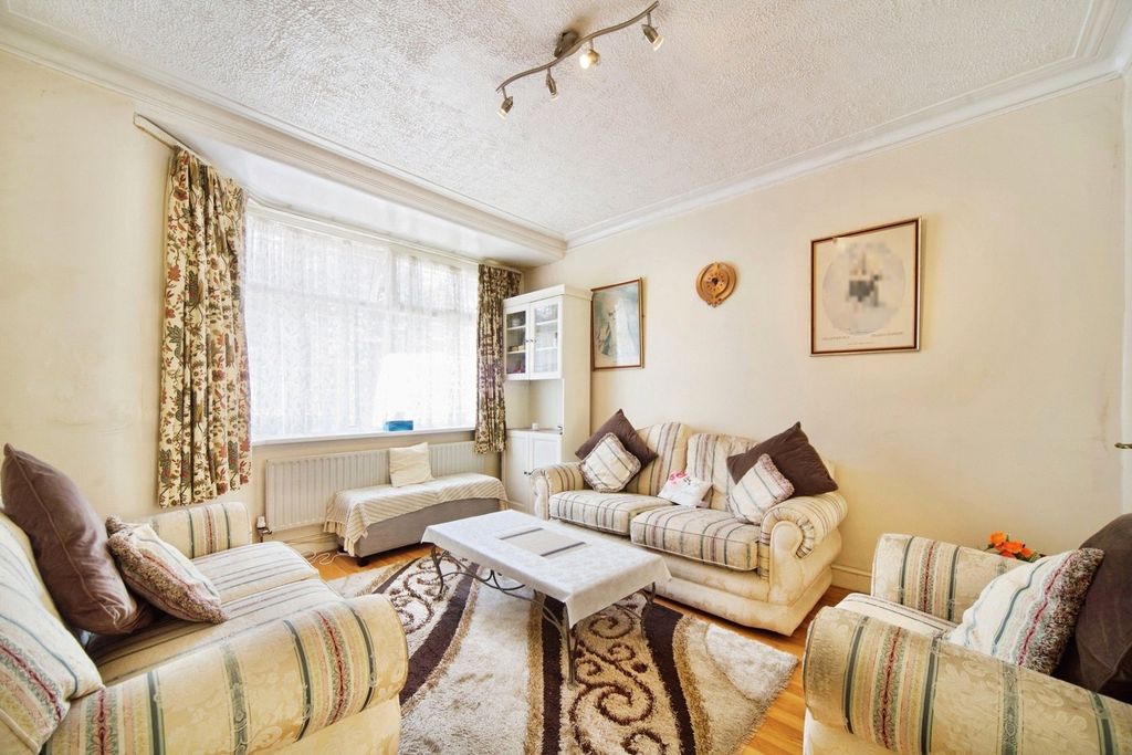 Property photo 2 of 16 Photo