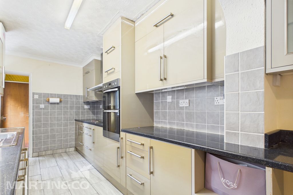 Property photo 1 of 16 Cam01953G0-Pr0105-Still005
