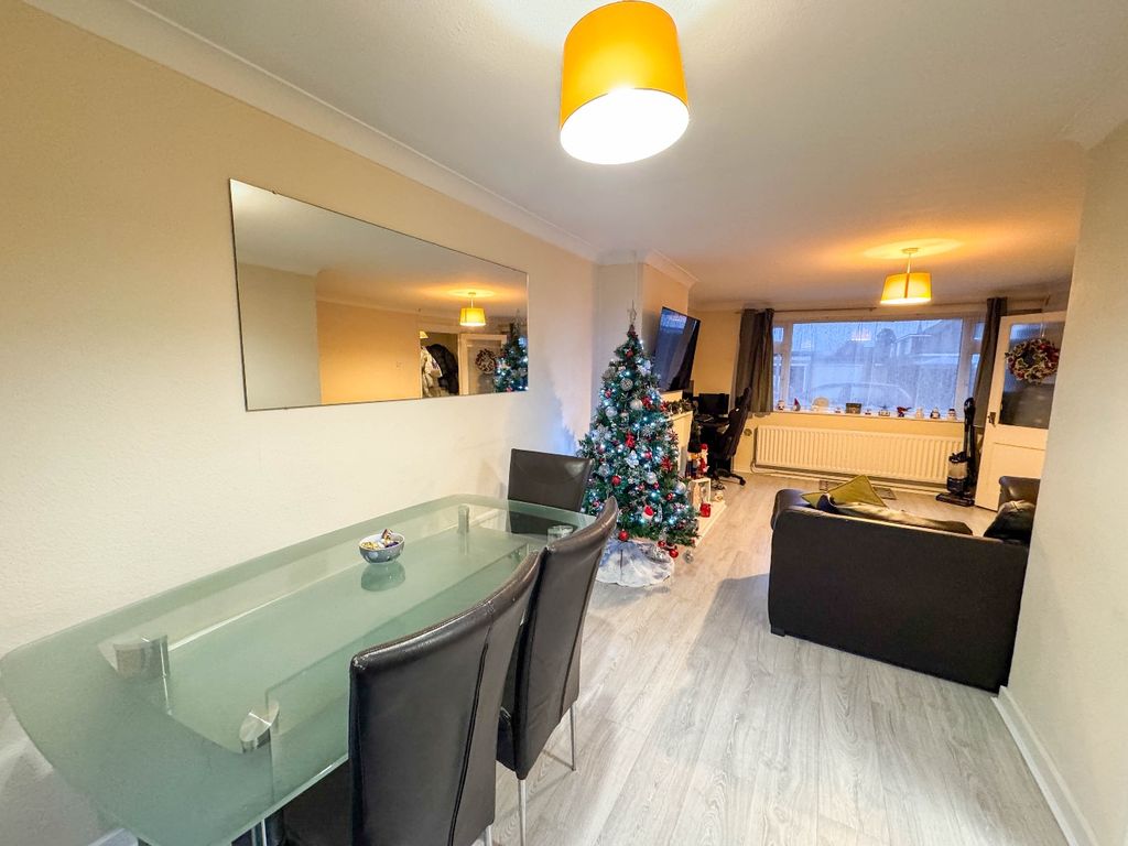 Property photo 3 of 12 4775053