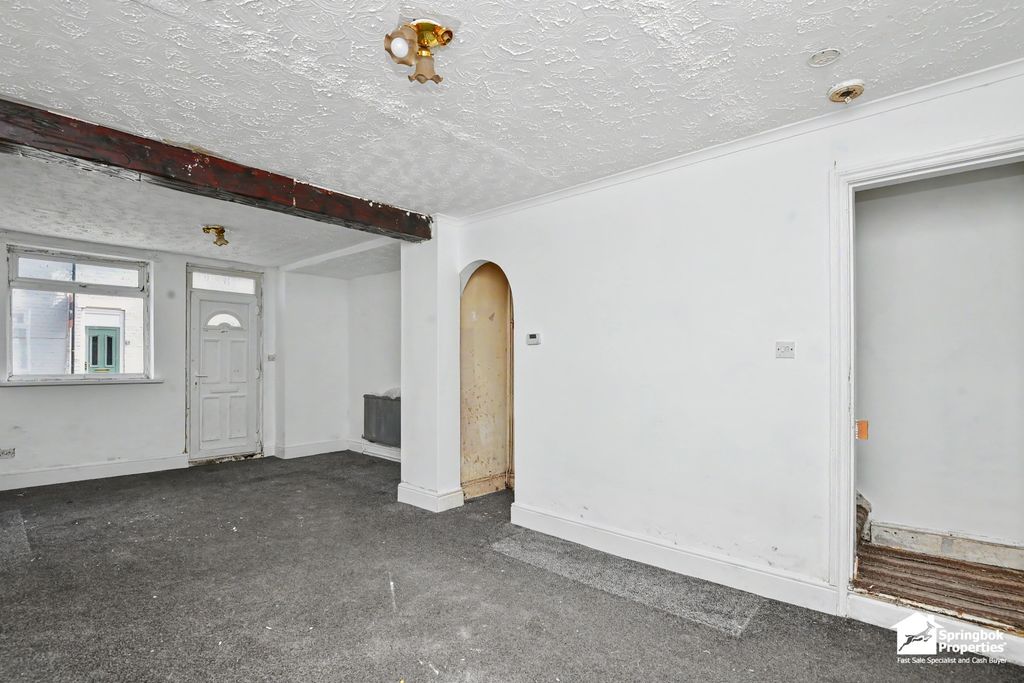 Property photo 3 of 13 Image 2