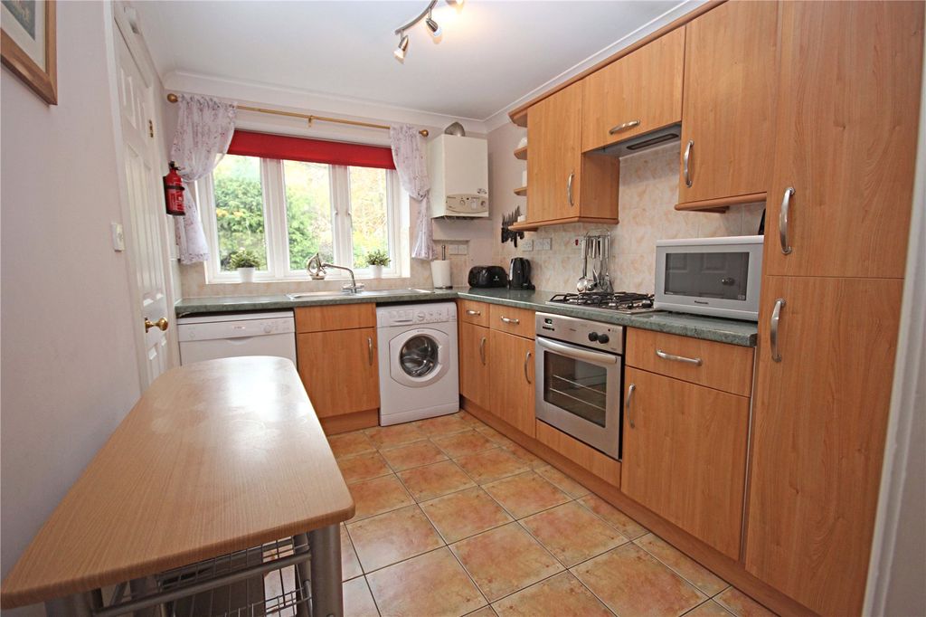 Property photo 2 of 9 Kitchen