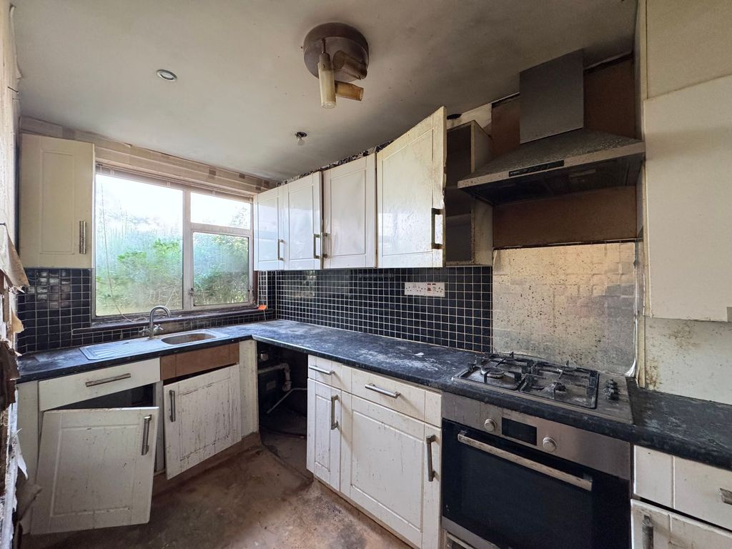 Property photo 3 of 15 Kitchen