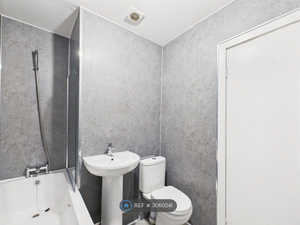 Property photo 1 of 22 Bathroom