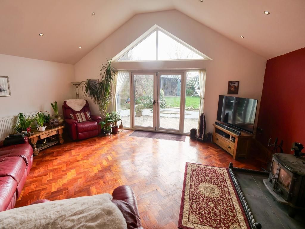 Property photo 3 of 14 Living Room