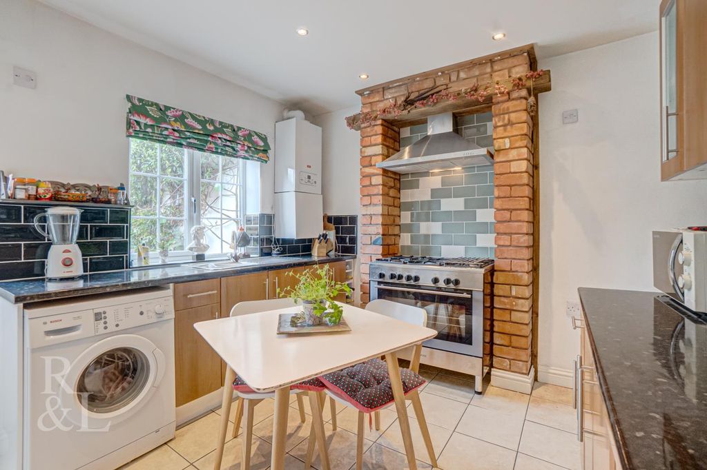 Property photo 3 of 16 Leicester Road (7).Jpg