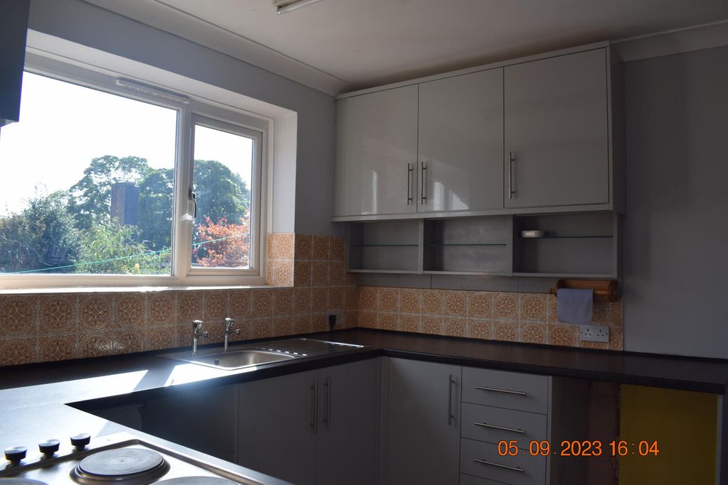 Property photo 3 of 16 Kitchen