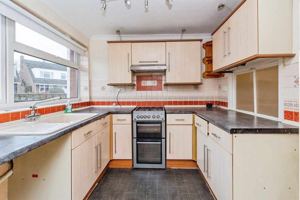 Property photo 3 of 12