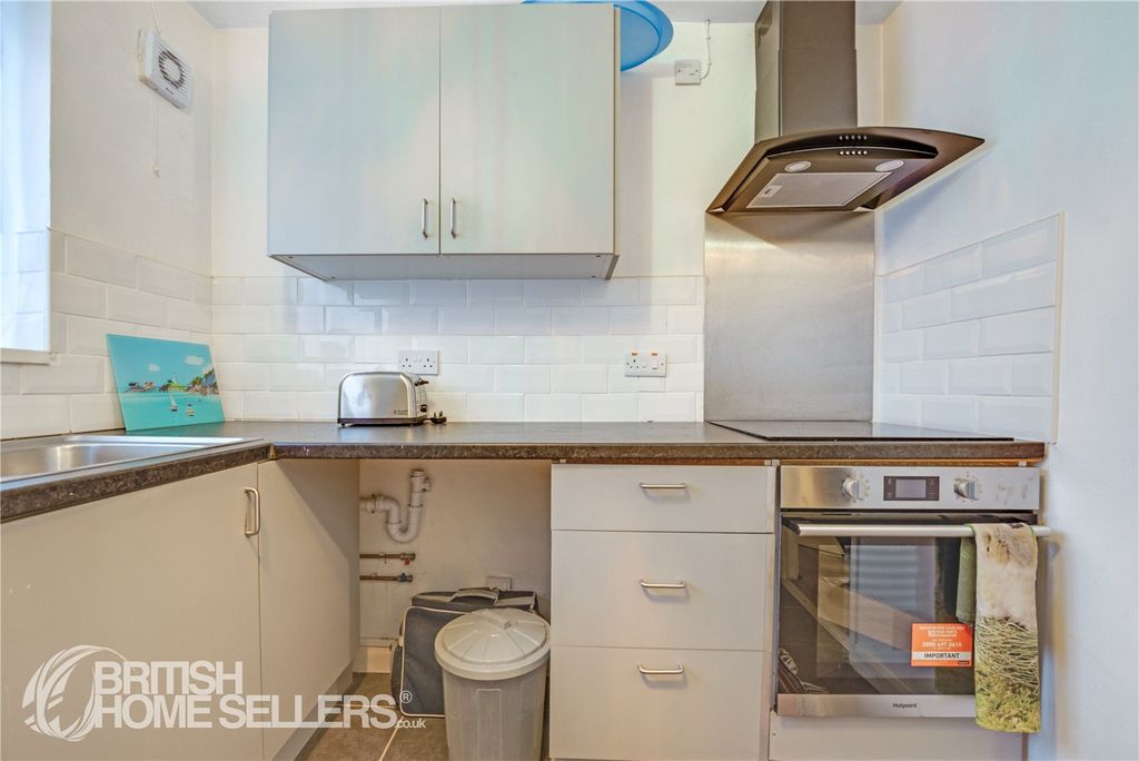 Property photo 3 of 15 Picture No. 02