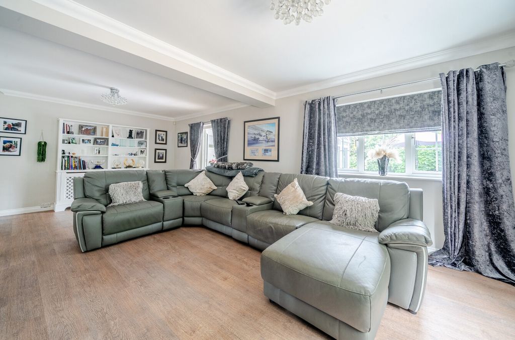 Property photo 3 of 17 1328602-10-687F8E...