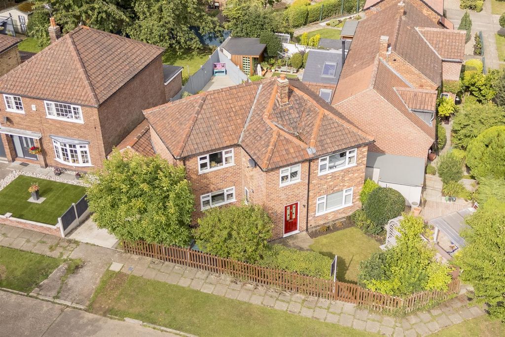 Property photo 1 of 40 13_White_House_Gardens_Externals_15.Jpg