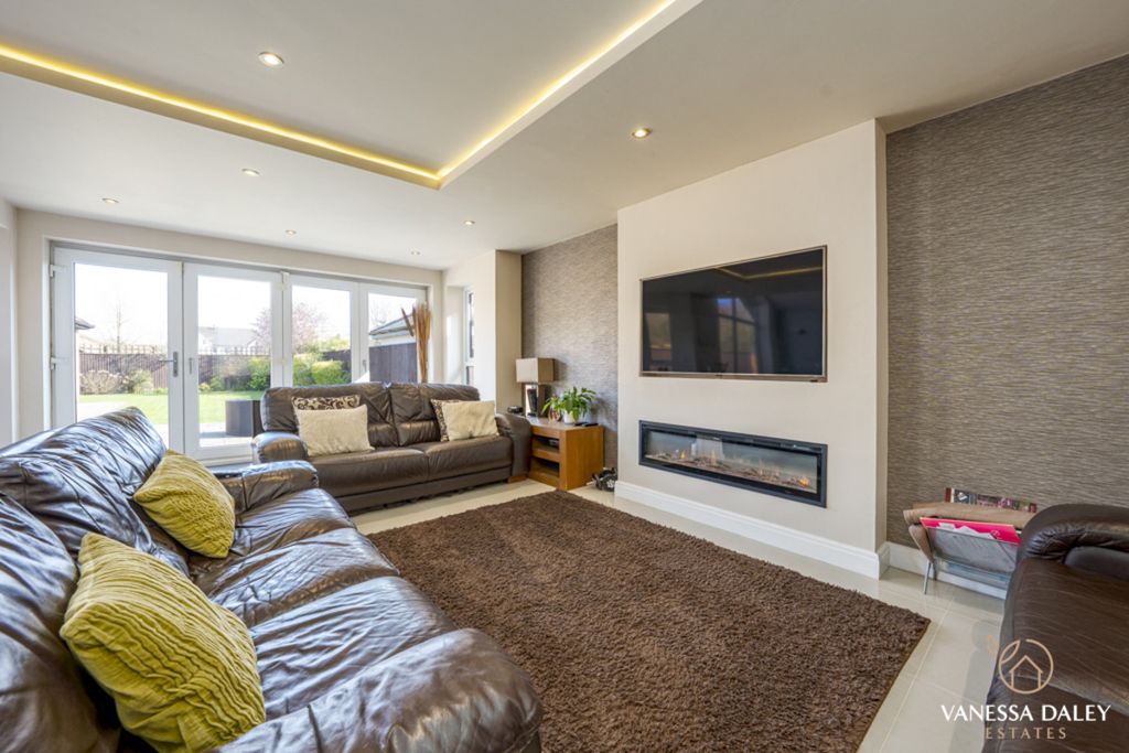 Property photo 3 of 44