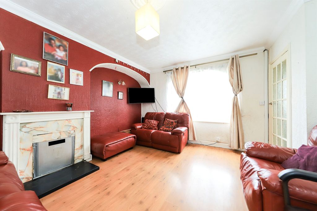 Property photo 3 of 17