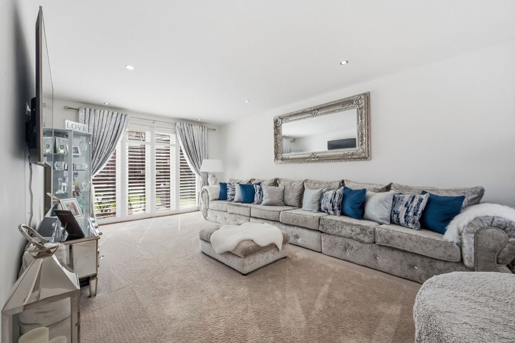 Property photo 2 of 26 5135742