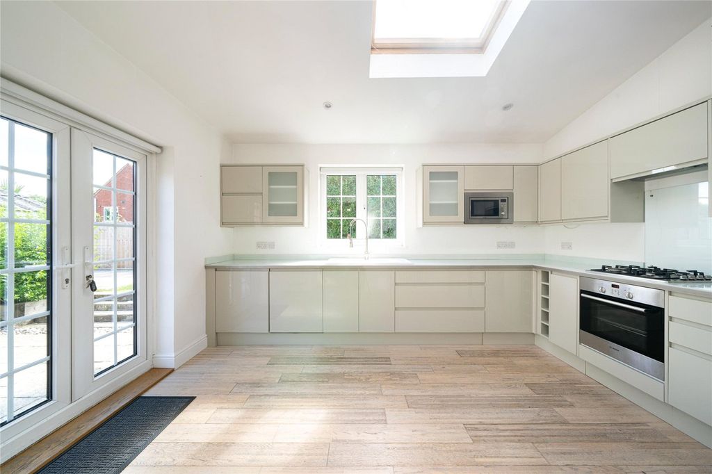 Property photo 1 of 10 Kitchen