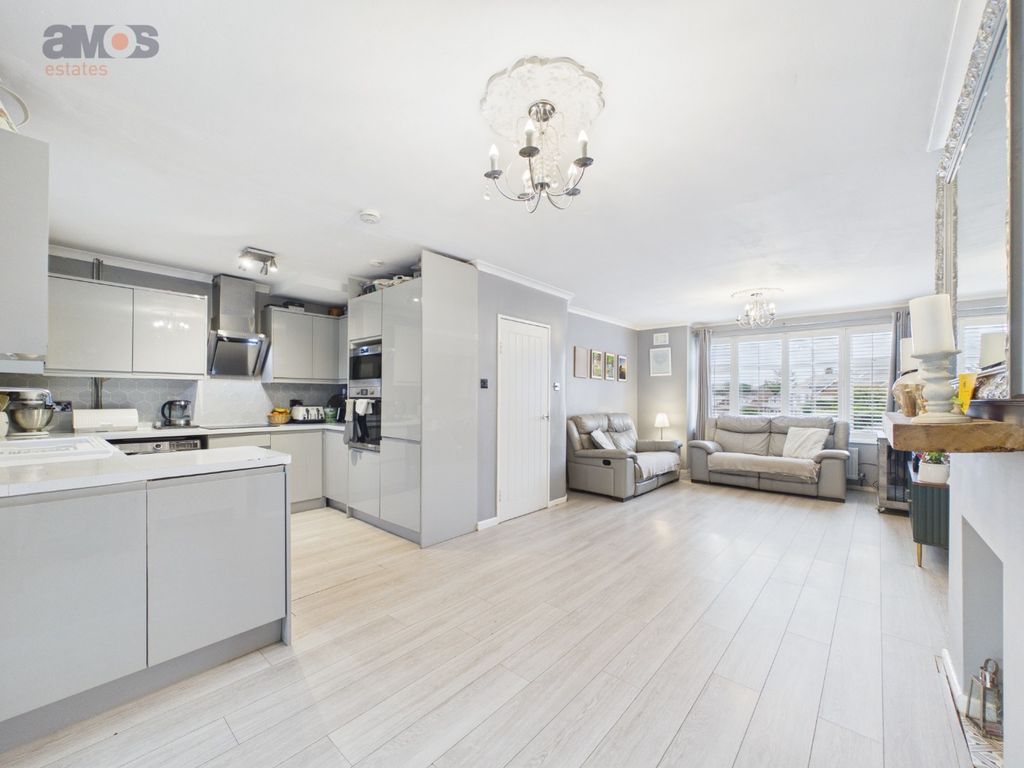Property photo 2 of 18 5697383