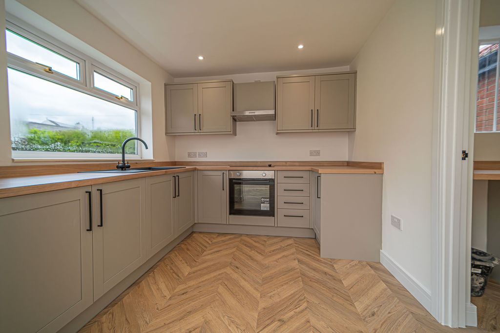 Property photo 3 of 31