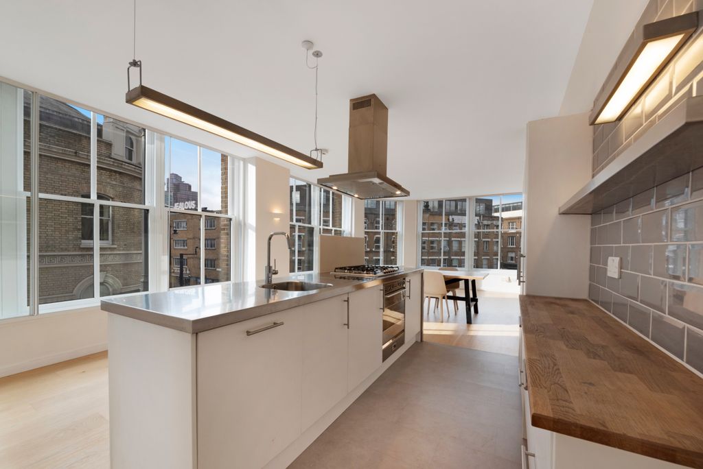 Property photo 3 of 9 Kitchen