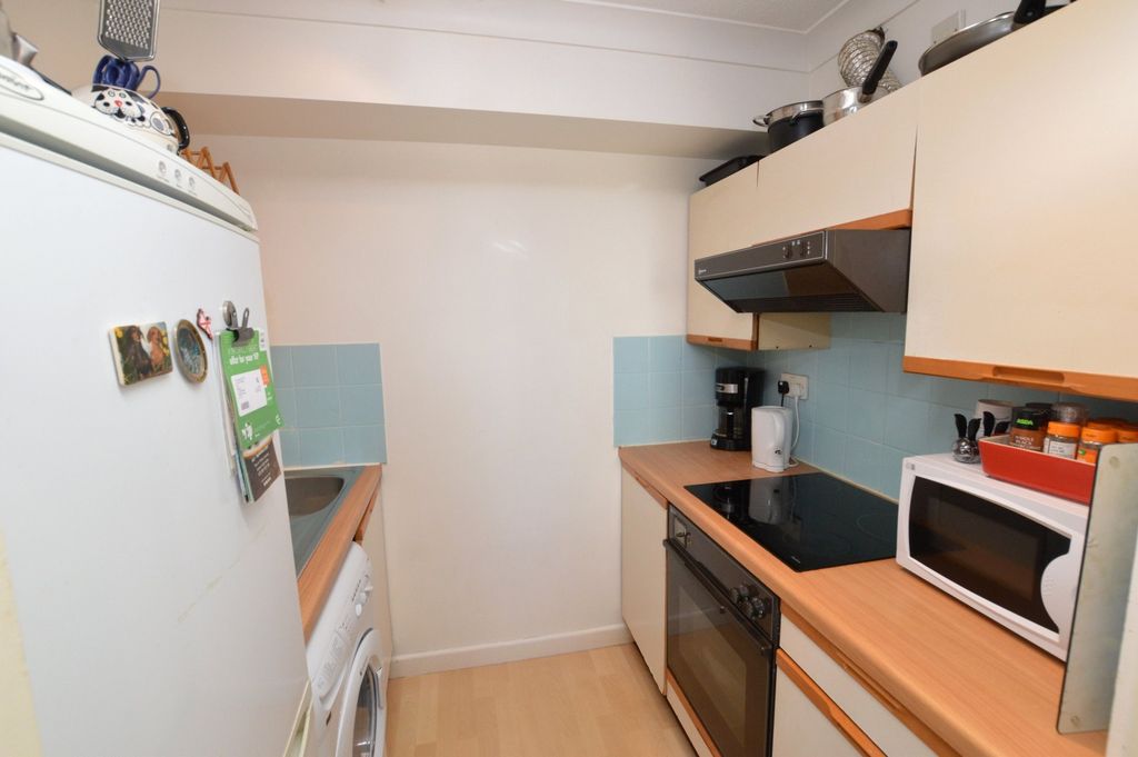 Property photo 3 of 6 Kitchen