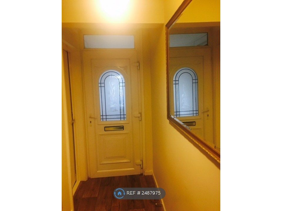 Property photo 3 of 21 Hallway