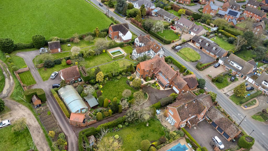 Property photo 2 of 39