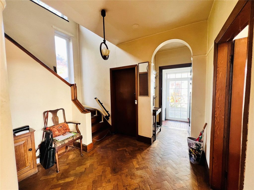 Property photo 3 of 22 Entrance Hall