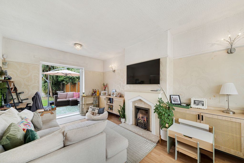 Property photo 3 of 17